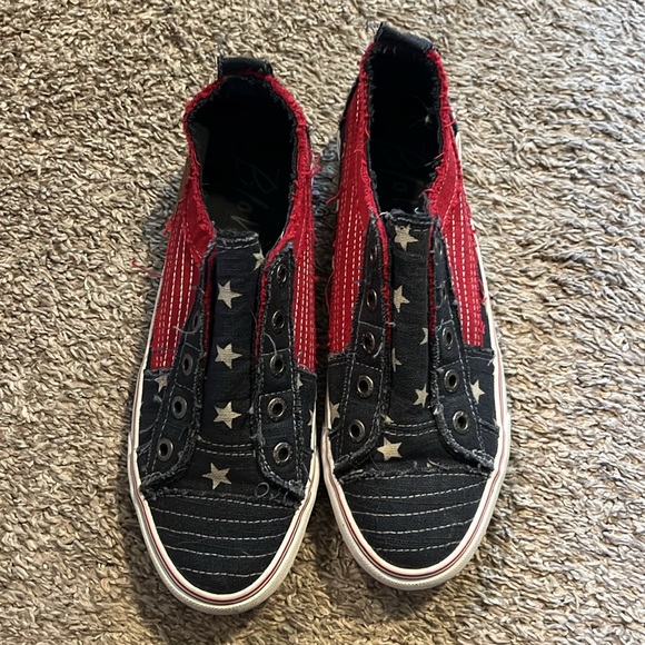 Maui Blowfish play sneaker 4th of July 🇺🇸 - Picture 2 of 4